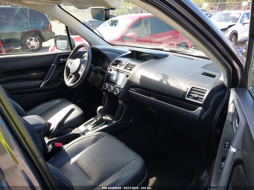 VIN JF2SJAWC6JH608722 2018 SUBARU FORESTER 2.5I TOURING