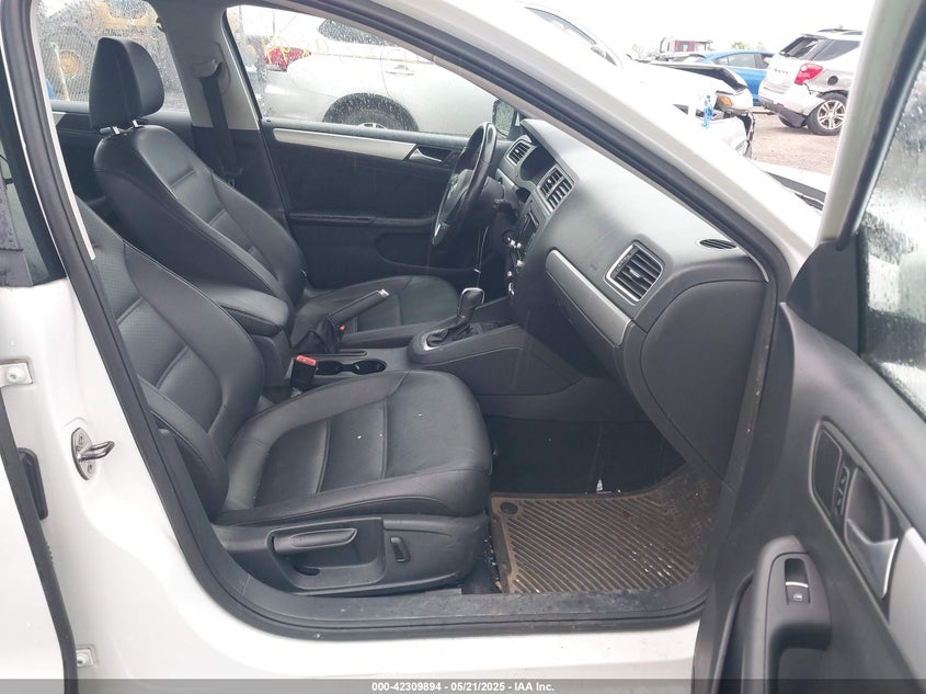 2014 VOLKSWAGEN JETTA VIN: 3VWD17AJ5EM417940