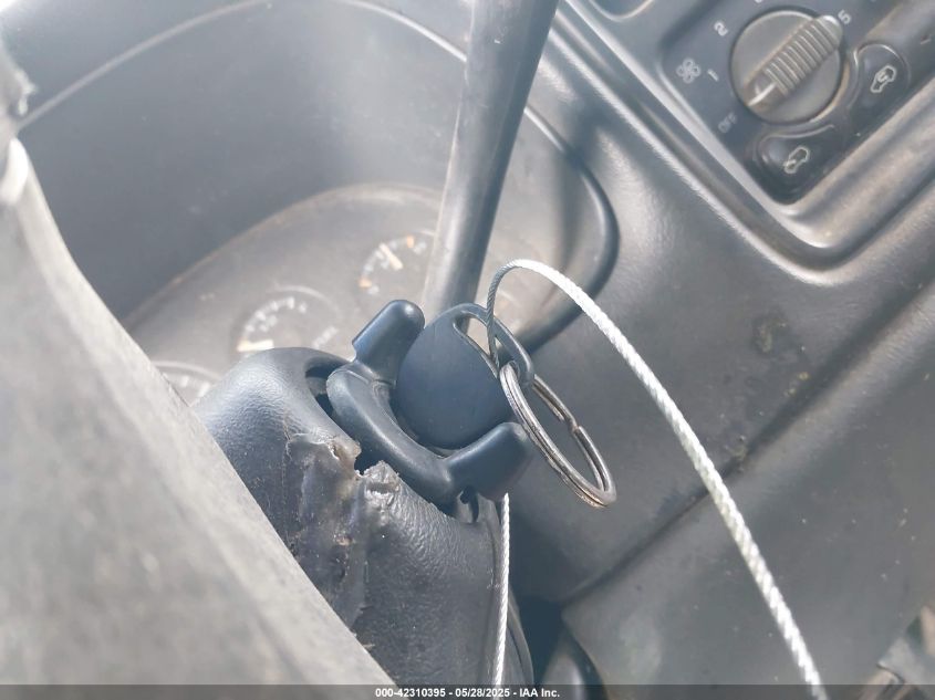 2002 Chevrolet Silverado 1500 Ls VIN: 2GCEK19T321135693 Lot: 42310395