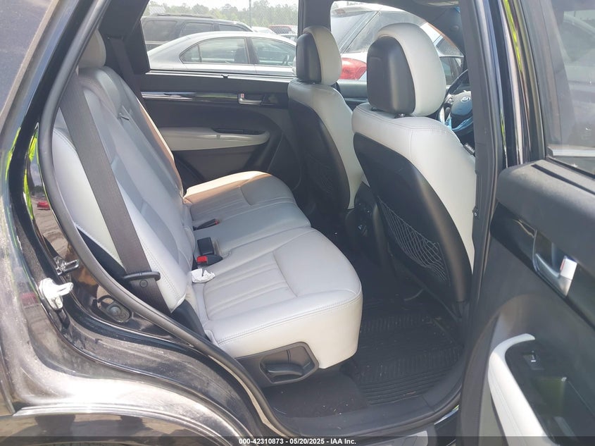 2014 KIA SORENTO VIN: 5XYKW4A70EG521005