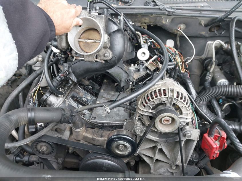 2005 GMC Yukon Slt VIN: 1GKEK13T35J146667 Lot: 42311217