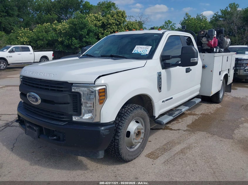 1FD8X3GT3JEB92398 2018 FORD F350 photo no. 2