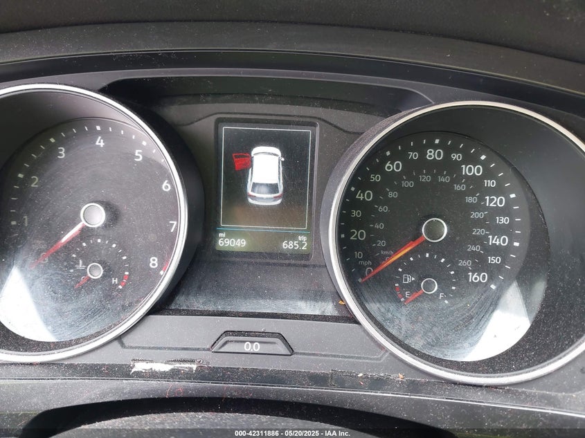 2018 VOLKSWAGEN TIGUAN VIN: 3VV1B7AX3JM045193