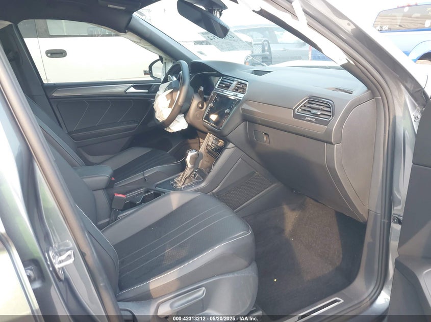 2023 VOLKSWAGEN TIGUAN 2.0L I-4 DI, DOHC, V(VIN: 3VVCB7AX2PM107104