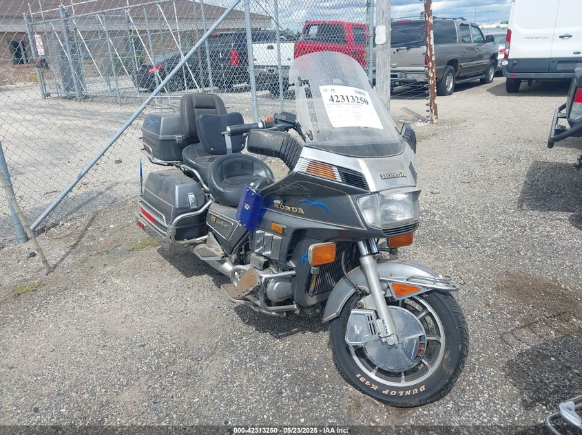 1HFSC141XEA031501 HONDA GOLDWING Photo 1