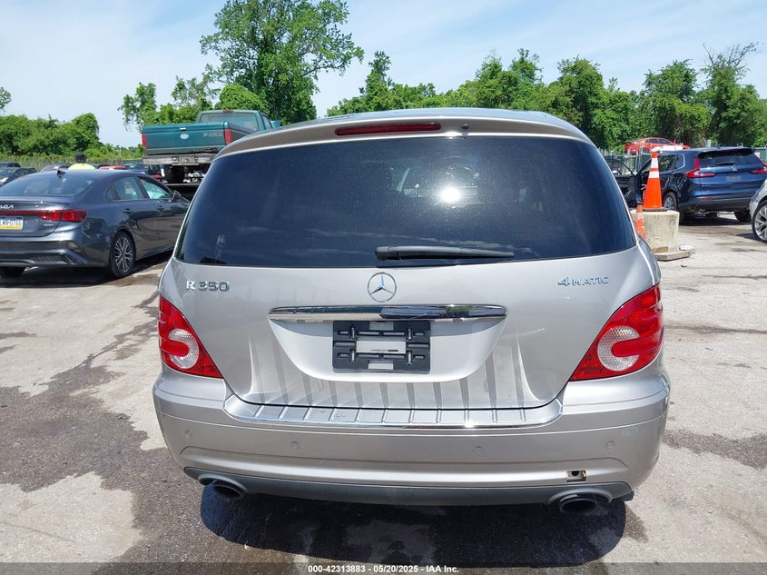 2008 MERCEDES-BENZ R 350 VIN: 4JGCB65E78A076881