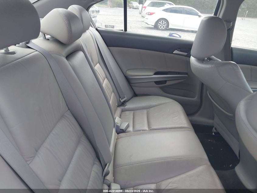 2009 HONDA ACCORD VIN: 1HGCP26859A005611