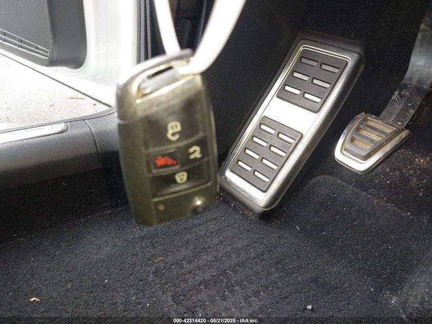 2016 VOLKSWAGEN GOLF GTI SE W/PERFORMANCE PACKAGE 4-DOOR - 3VW547AUXGM045617