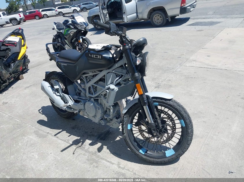2023 HUSQVARNA VITPILEN 401/SVARTPILEN 401  (VIN: MD2JUJ408PC224726)