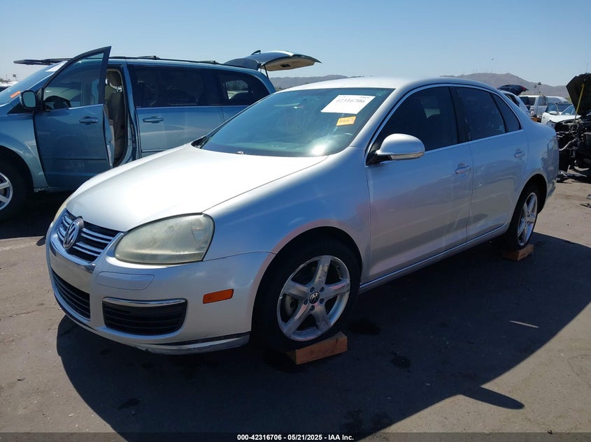 2009 VOLKSWAGEN JETTA VIN: 3VWAL71K49M135512