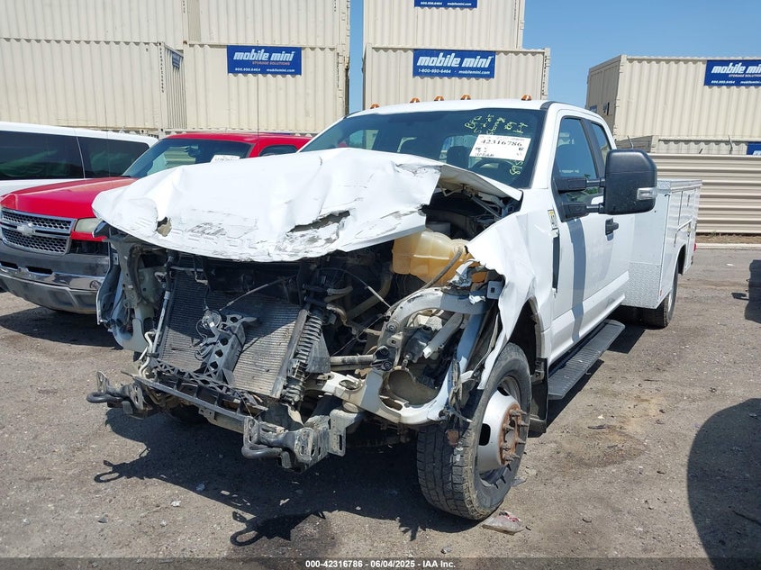 2018 Ford F-350 Chassis Xl, Front End, IAAI, VIN 1FD8X3G61JEC68954 — photo 2