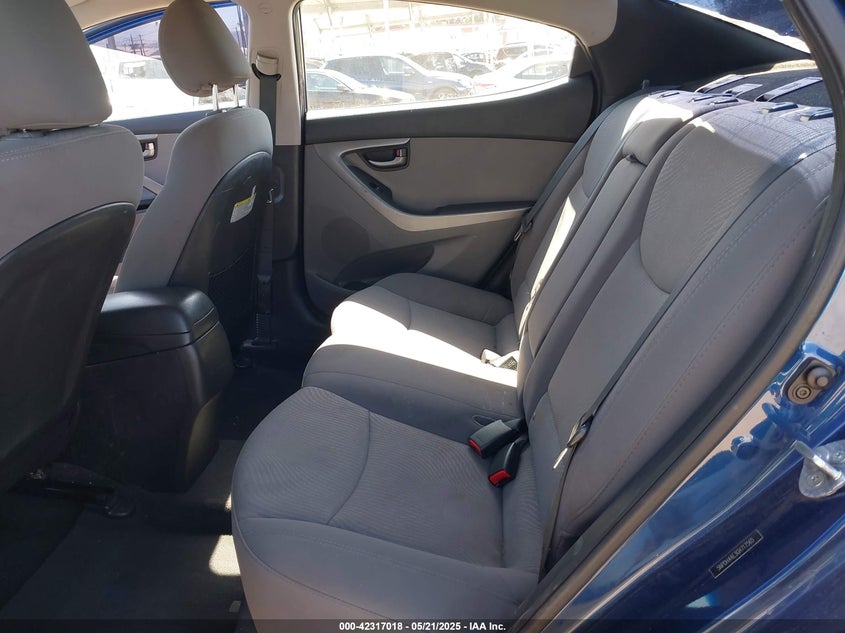 2016 HYUNDAI ELANTRA VIN: 5NPDH4AE3GH717565