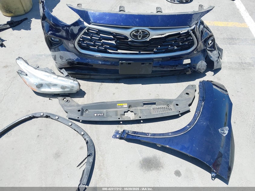 2022 TOYOTA HIGHLANDER VIN: 5TDZZRAH2NS550598