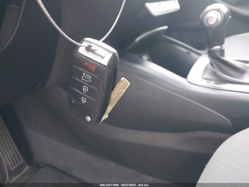 2016 KIA SORENTO VIN: 5XYPG4A34GG077386