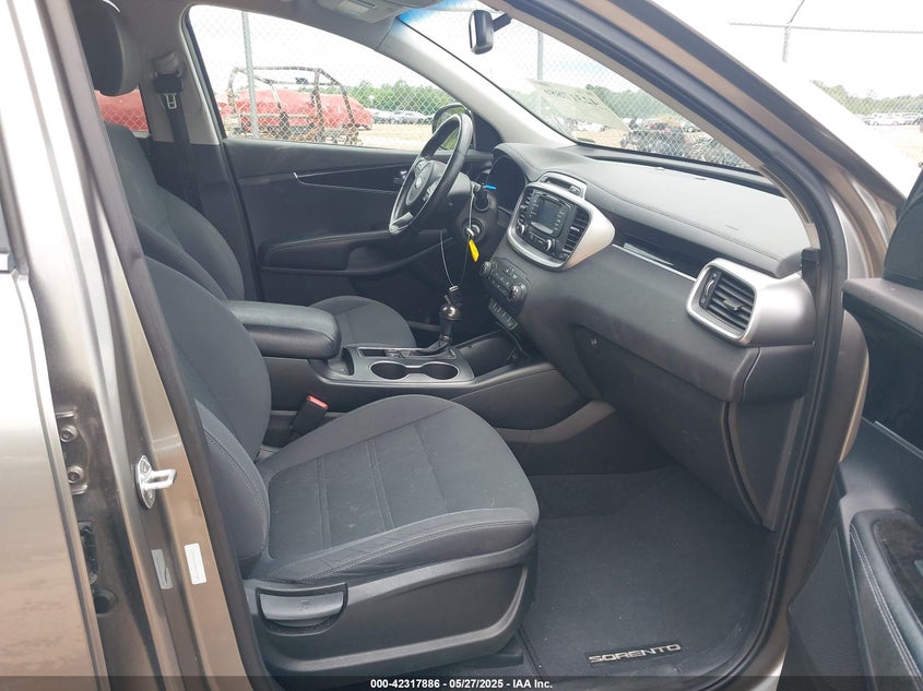 2016 KIA SORENTO VIN: 5XYPG4A34GG077386
