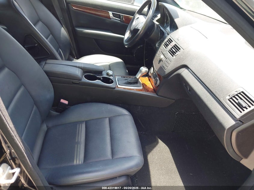 2010 MERCEDES-BENZ C 300 VIN: WDDGF5EB1AR100132