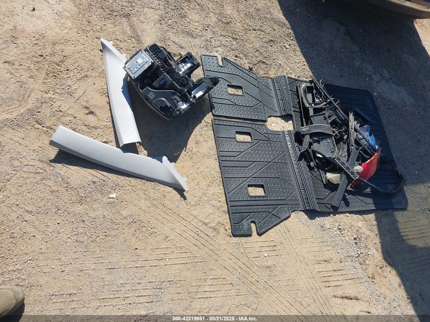 2021 CHEVROLET EQUINOX FWD LT - 02GNAXKEV3M612957