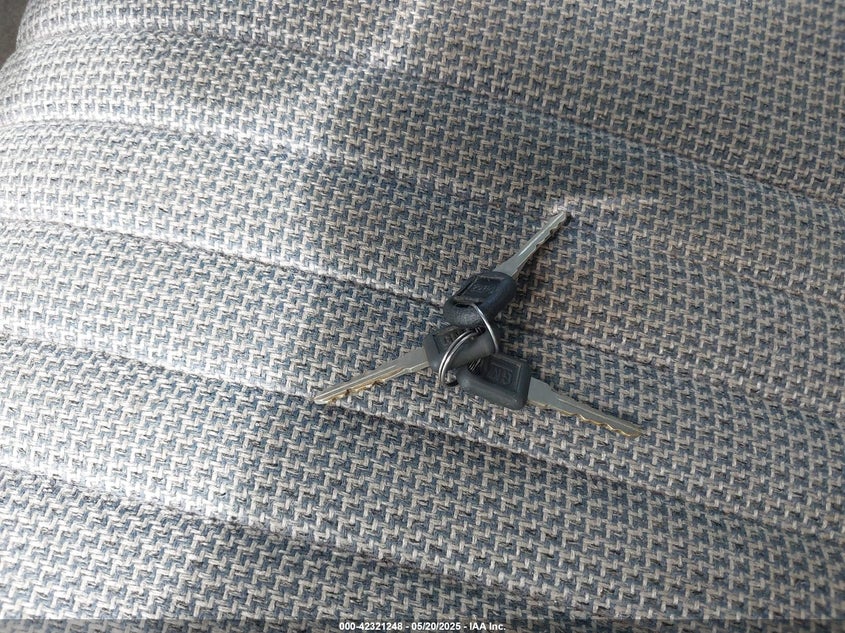 1997 Chevrolet C1500 Fleetside VIN: 1GCEC19W1VE263148 Lot: 42321248