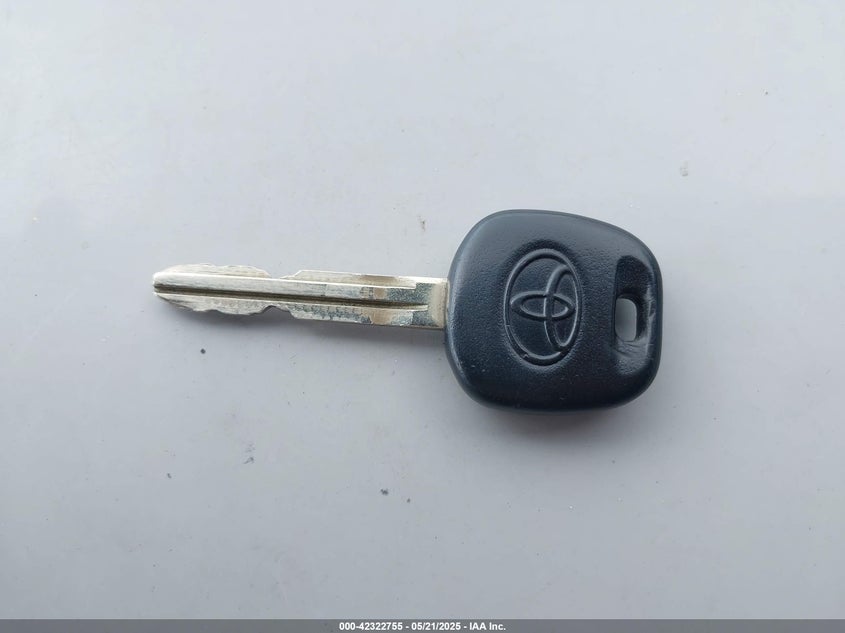 TOYOTA CAMRY SOLARA 2000 VIN 2T1CF28P9YC262612