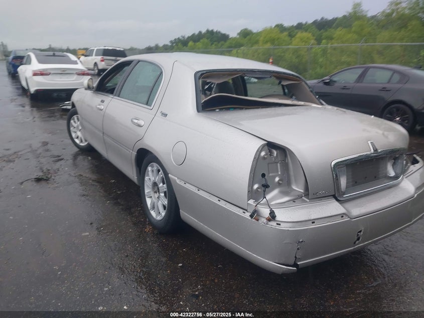 2008 Lincoln Town Car Signature Limited silver sedan flexible 2LNHM82V08X640992 photo #4