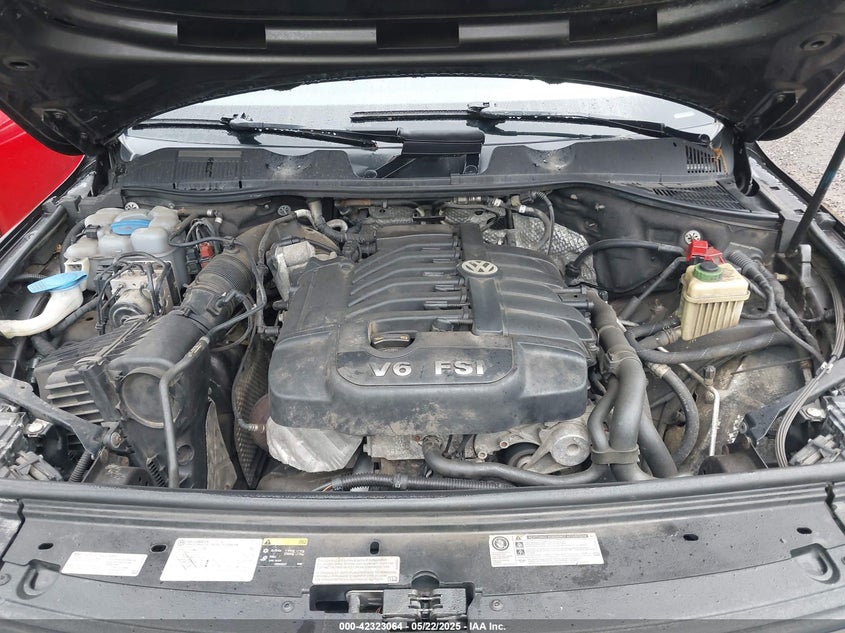 2015 VOLKSWAGEN TOUAREG V6 LUX - WVGEF9BP0FD002928