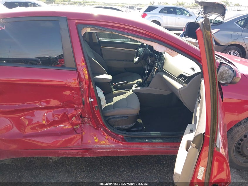 2020 HYUNDAI ELANTRA SE KMHD74LF3LU989117