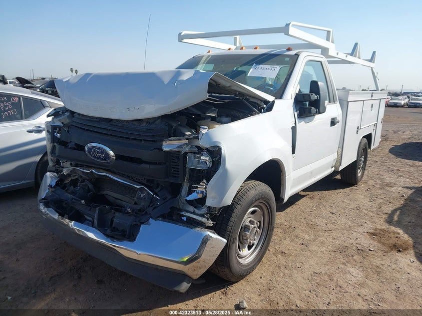 2018 Ford F-350 Chassis Xl null truck gasoline 1FDRF3E65JEC27849 photo #3