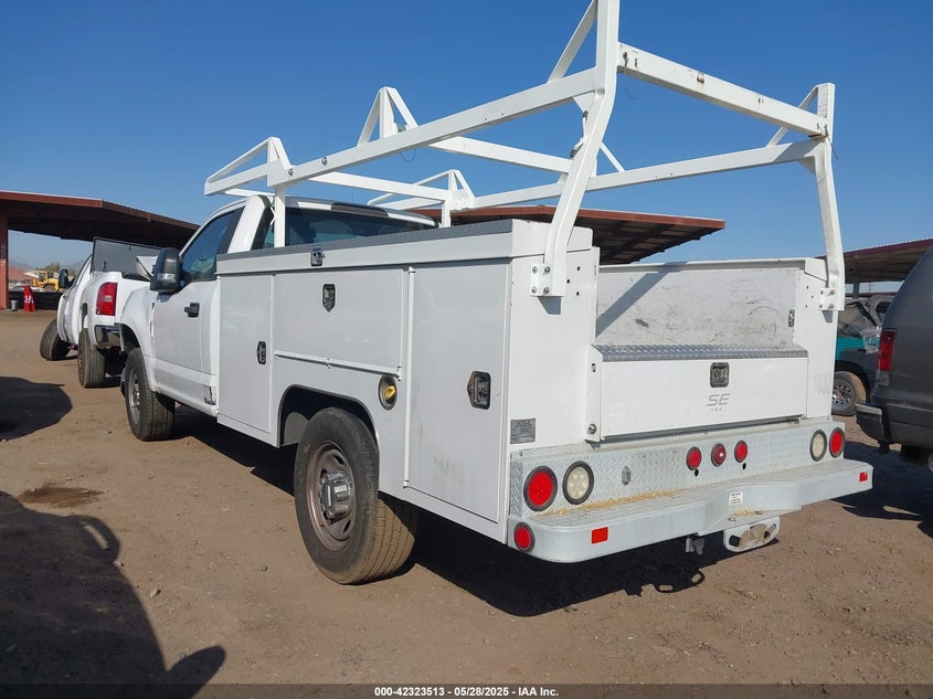 2018 Ford F-350 Chassis Xl null truck gasoline 1FDRF3E65JEC27849 photo #4