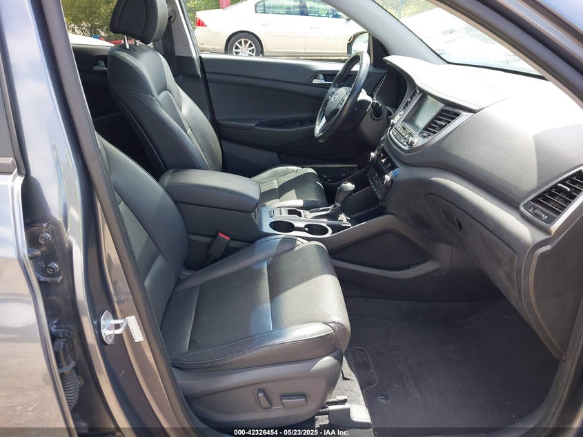 2016 HYUNDAI TUCSON LIMITED/SPORT AND ECO/SE - KM8J3CA26GU033662
