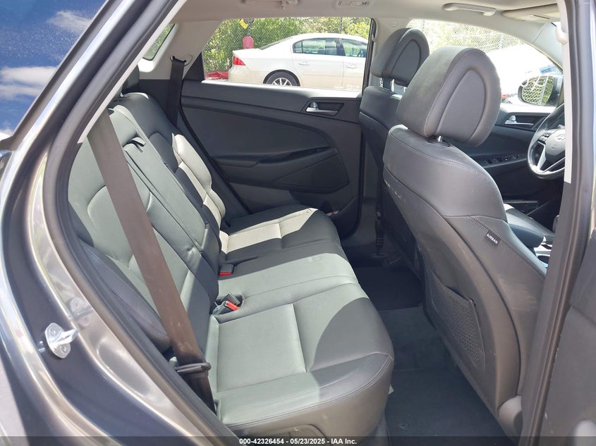 2016 HYUNDAI TUCSON LIMITED/SPORT AND ECO/SE - KM8J3CA26GU033662