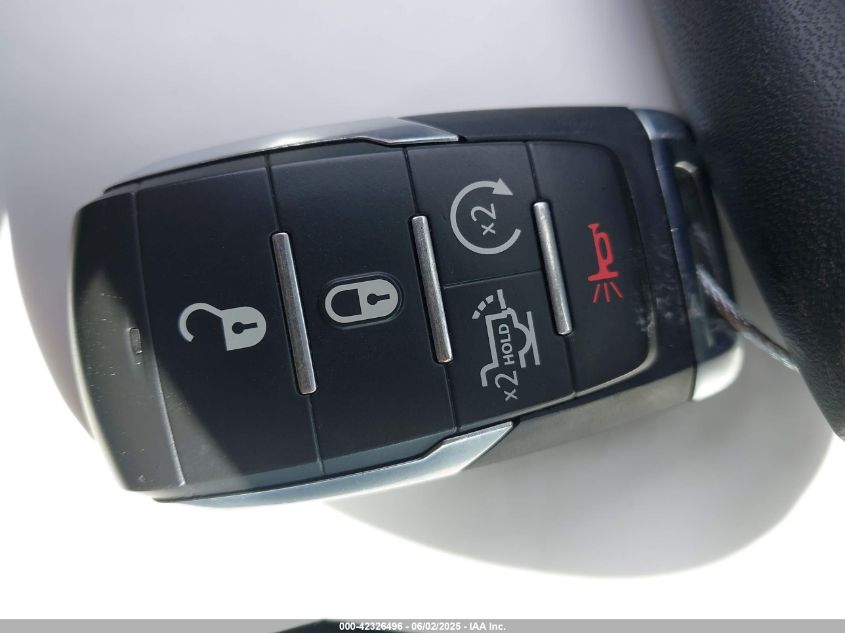 2025 Ram 1500 - 1C6SRFJPXSN562921