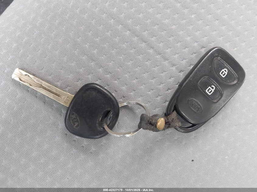 2011 Kia Sorento Lx VIN: 5XYKT4A13BG005639 Lot: 42327179