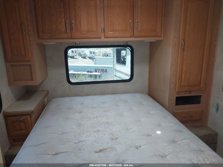 2004 Ford E-450 Cutaway Standard VIN: 1FDXE45S64HB44074 Lot: 42327356