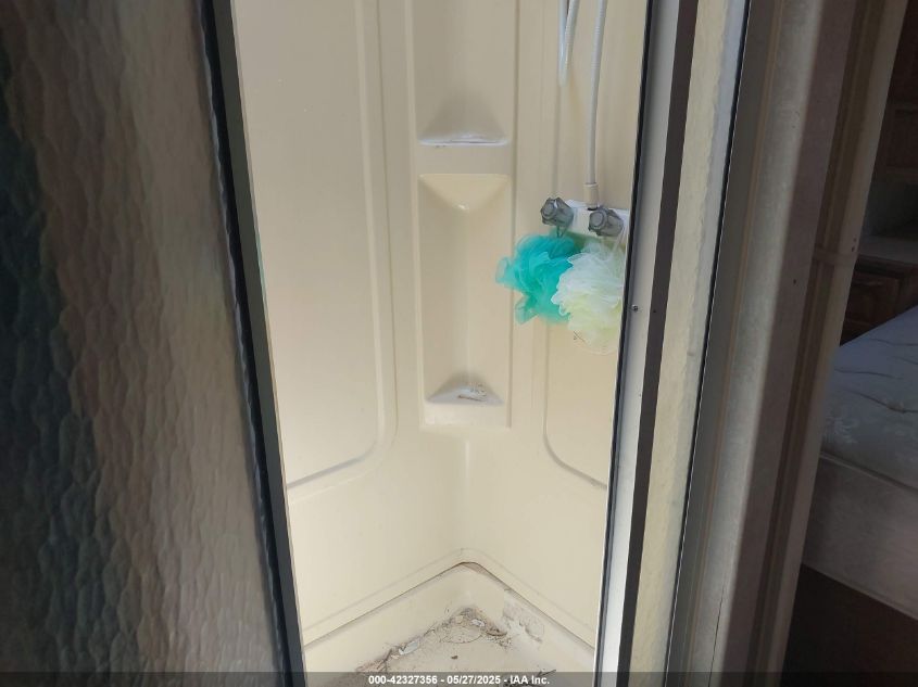 2004 Ford E-450 Cutaway Standard VIN: 1FDXE45S64HB44074 Lot: 42327356