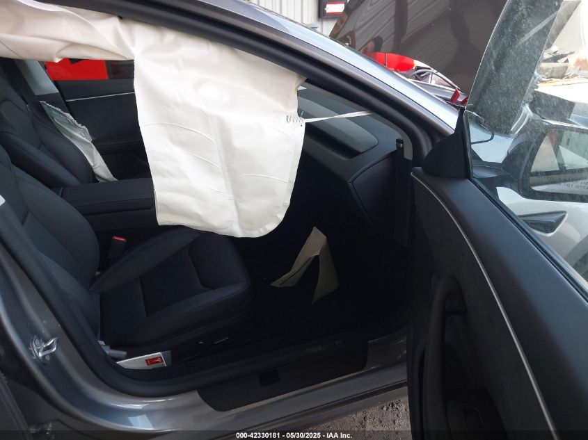 2025 Tesla Model 3 - 5YJ3E1EB4SF943771