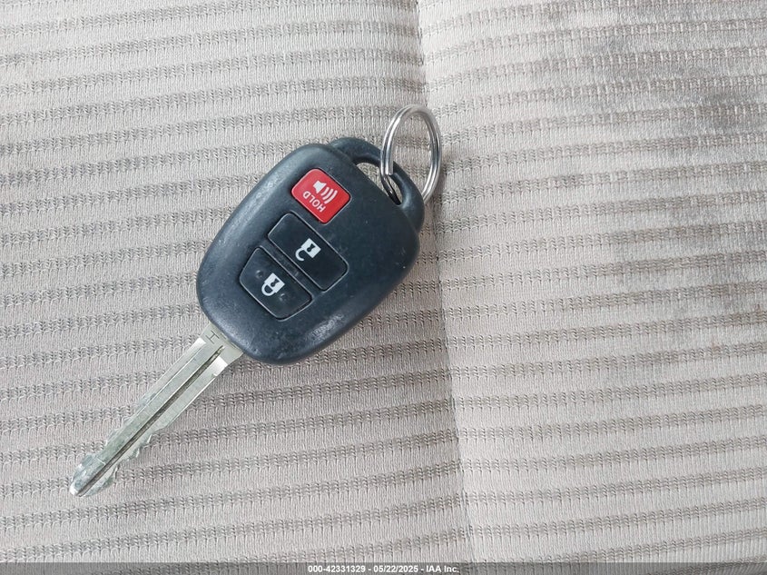 2013 TOYOTA RAV4 XLE - JTMRFREV2DD015936