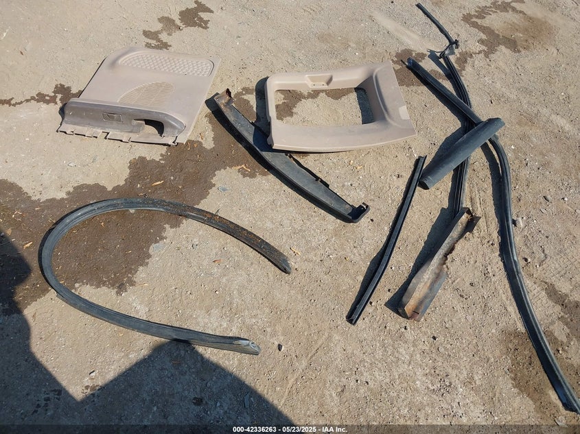 1999 Ford F-250 Lariat/Xl/Xlt VIN: 1FTNX20S0XEB09912 Lot: 42336263