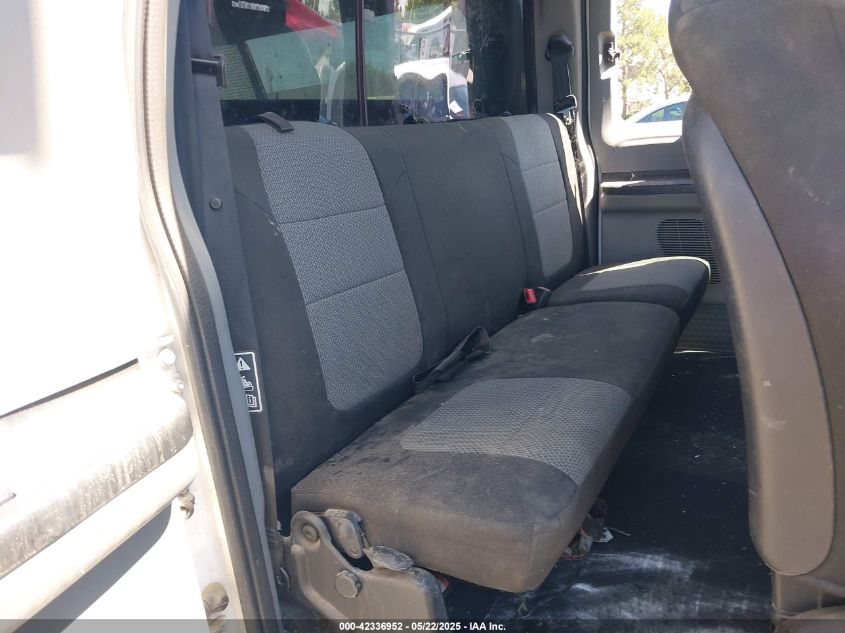 2004 Ford F-350 Lariat/Xl/Xlt VIN: 1FTSX31P94EA52267 Lot: 42336952