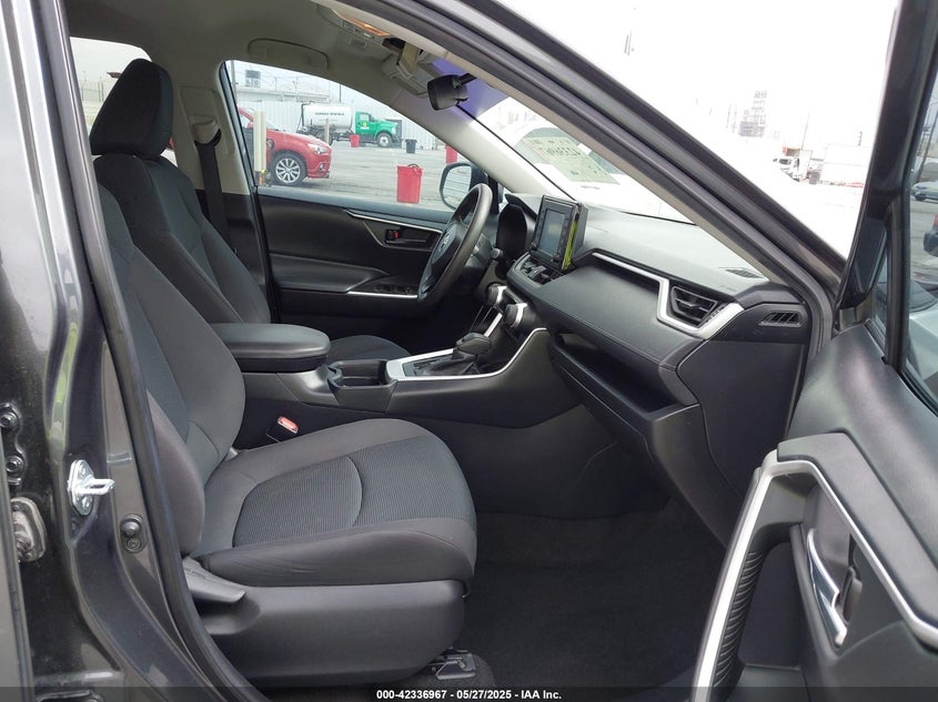 VIN 2T3H1RFV1MC130301 2021 TOYOTA RAV4 LE