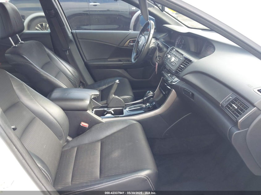 2016 HONDA ACCORD VIN: 1HGCR2F5XGA083170