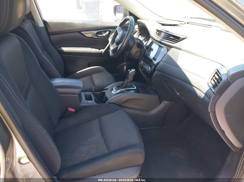 2017 NISSAN ROGUE SV - KNMAT2MT5HP613813