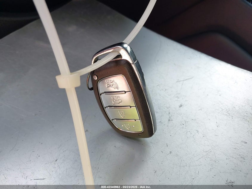 2017 HYUNDAI TUCSON LIMITED/SPORT AND ECO/SE - KM8J33A22HU536042