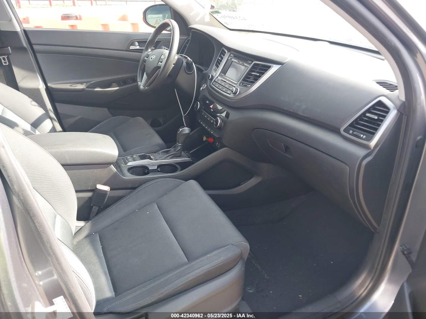 2017 HYUNDAI TUCSON LIMITED/SPORT AND ECO/SE - KM8J33A22HU536042