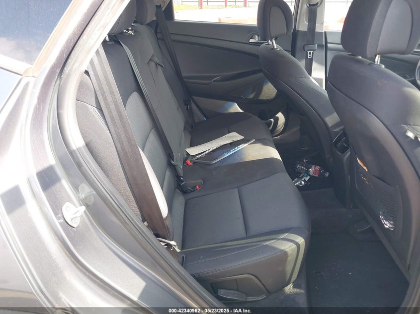 2017 HYUNDAI TUCSON LIMITED/SPORT AND ECO/SE - KM8J33A22HU536042