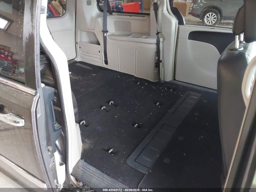 2015 Chrysler Town & Country Touring-L VIN: 2C4RC1CG0FR554943 Lot: 42343172