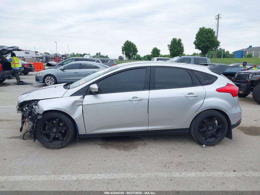 2016 FORD FOCUS SE - 1FADP3K23GL311806