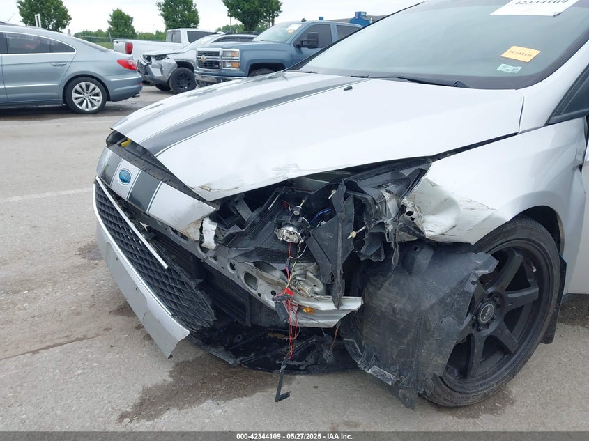 2016 FORD FOCUS SE - 1FADP3K23GL311806