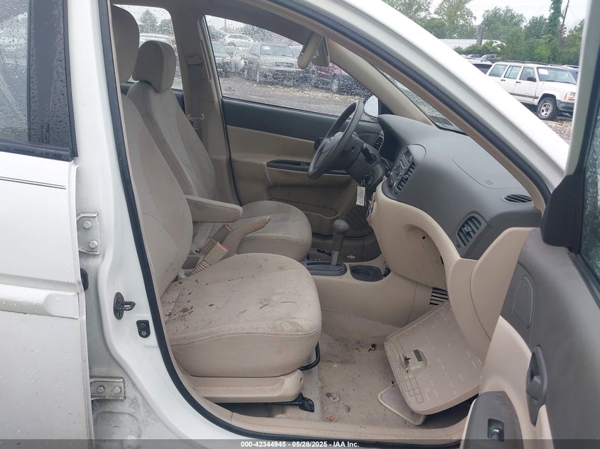 2006 HYUNDAI ACCENT VIN: KMHCN46C56U056777