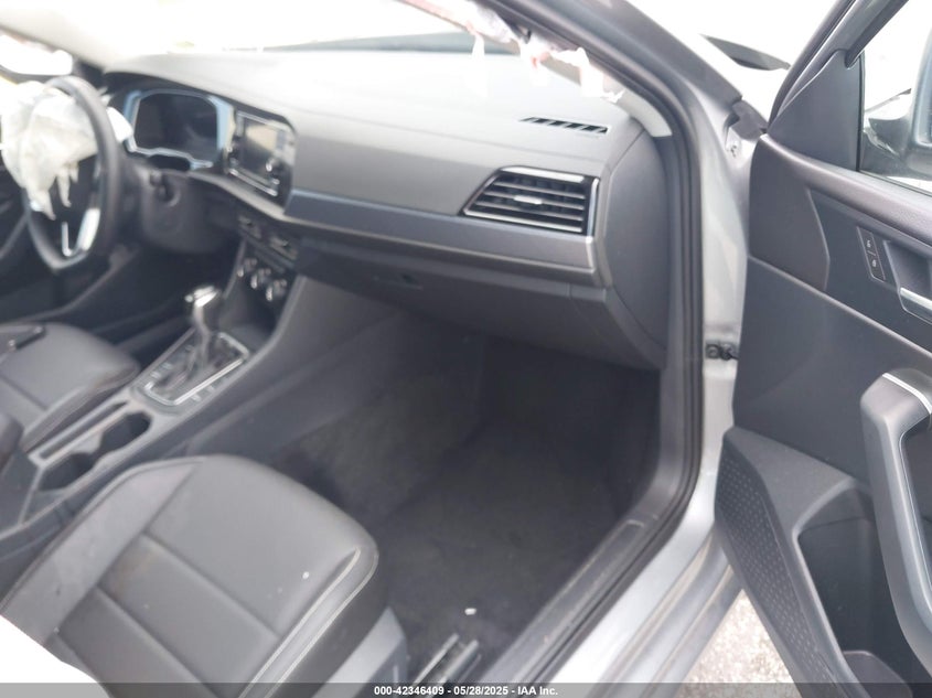 2024 VOLKSWAGEN JETTA 1.5L I-4 DI, DOHC, V(VIN: 3VWEM7BU9RM057291