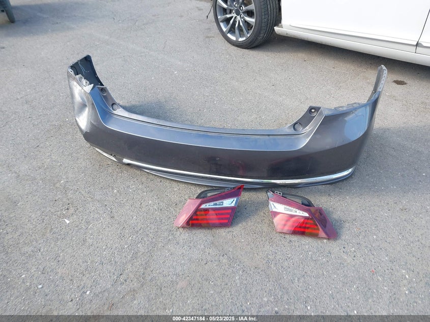 2017 HONDA ACCORD VIN: 1HGCR3F80HA019933
